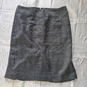 Ann Taylor Grey Skirt with Flared End Size 8